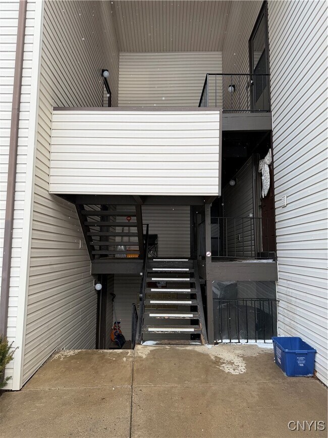 Foto del edificio - 397 Village Blvd N