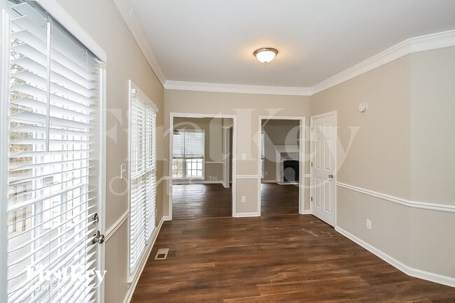 Foto del edificio - 4595 Kinsdale Dr