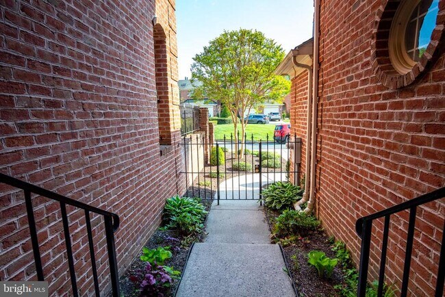 Foto del edificio - 210 Wellington Ct