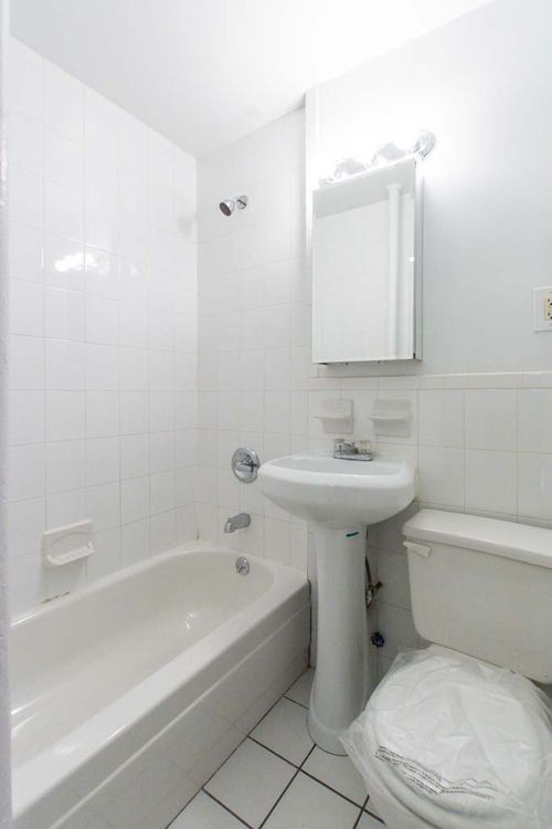 Building Photo - 333 E 93rd St