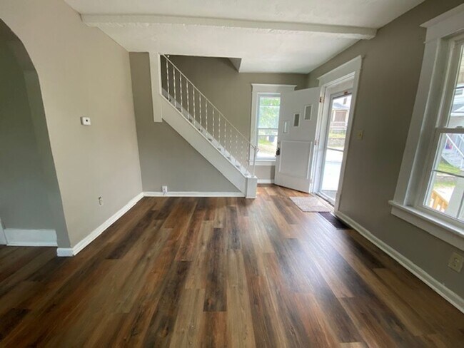 Building Photo - 949 Ella Ct