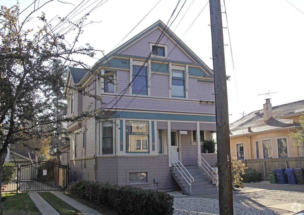 Building Photo - 1210 Paru St