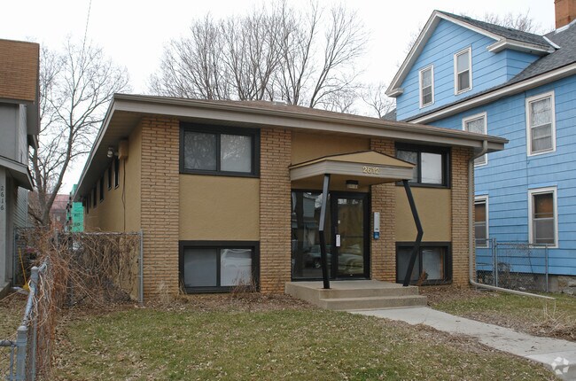 Building Photo - 2612 Pillsbury Ave