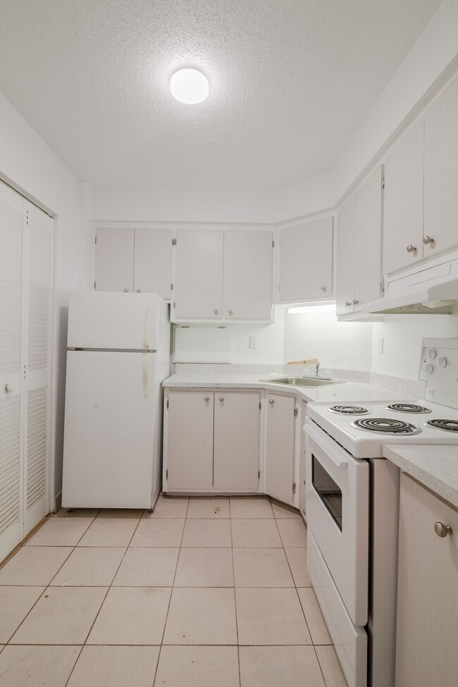 Building Photo - 2285 Rue St Mathieu
