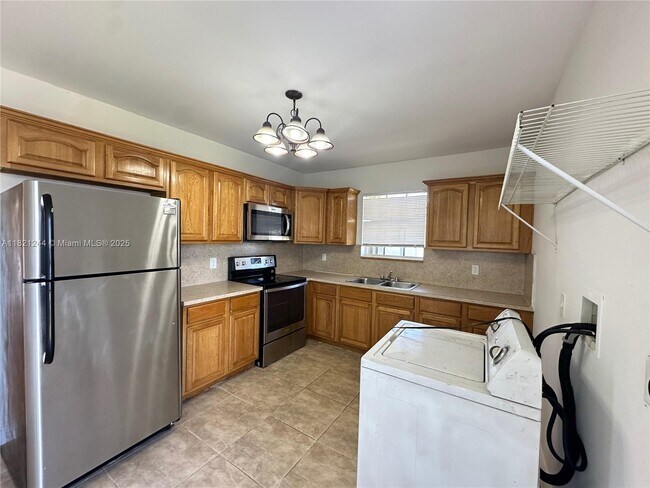 Foto del edificio - 2235 Farragut St