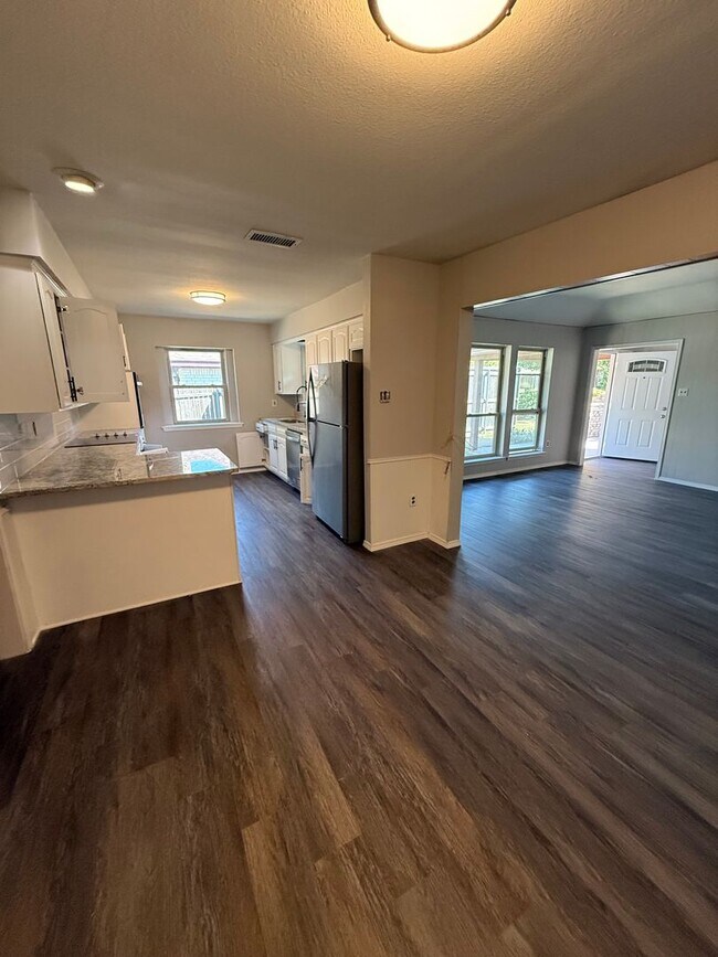 Foto del edificio - 7412 Lemonwood Ln