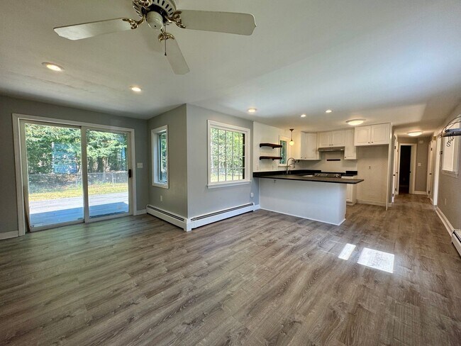 Foto del edificio - Spacious 4BD/2BA Home w/ Fully Fenced Back...