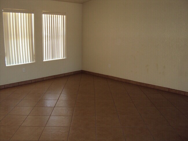 Building Photo - Spacious Family Home in College Park!