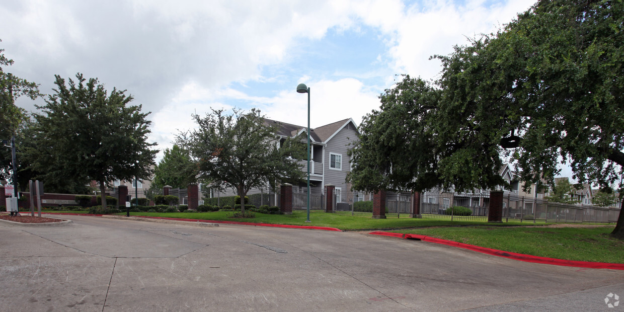 Primary Photo - Historic Oaks of Allen Parkway