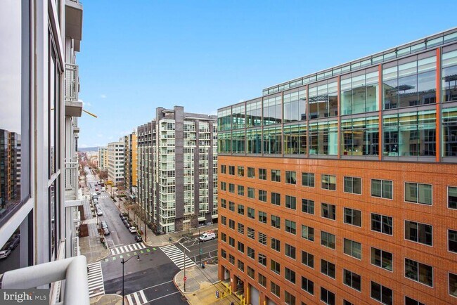 Foto del edificio - 1025 First St SE