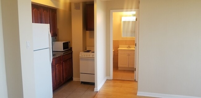 Building Photo - 4180 N Marine Dr