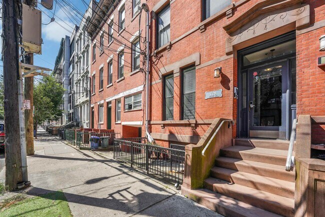 Foto del edificio - 728 Willow Ave