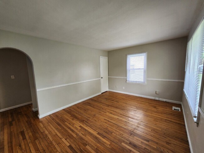 Foto del edificio - Charming 3 Bedroom Home in Indianapolis with Spacious Layout and Convenient Location!