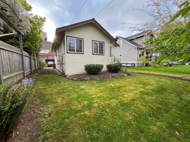 Foto del edificio - 8009 14th Ave NW