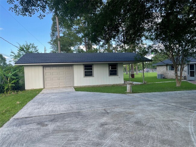 Foto del edificio - 16526 Walnut Springs Ln