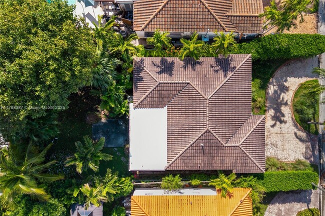 Foto del edificio - 8935 Hawthorne Ave