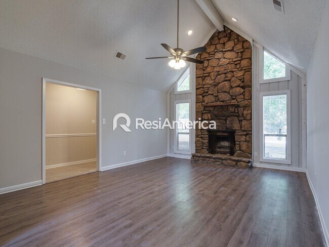 Building Photo - Completely renovated 3 bedroom, 2 bathroom home