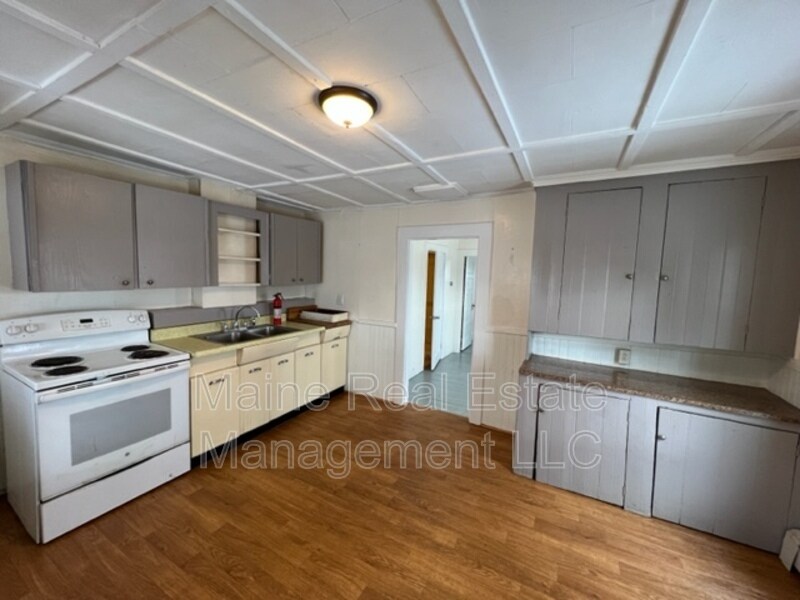 6 Waldo St Unit Apt. 4, Augusta, ME 04330 Condo for Rent in Augusta