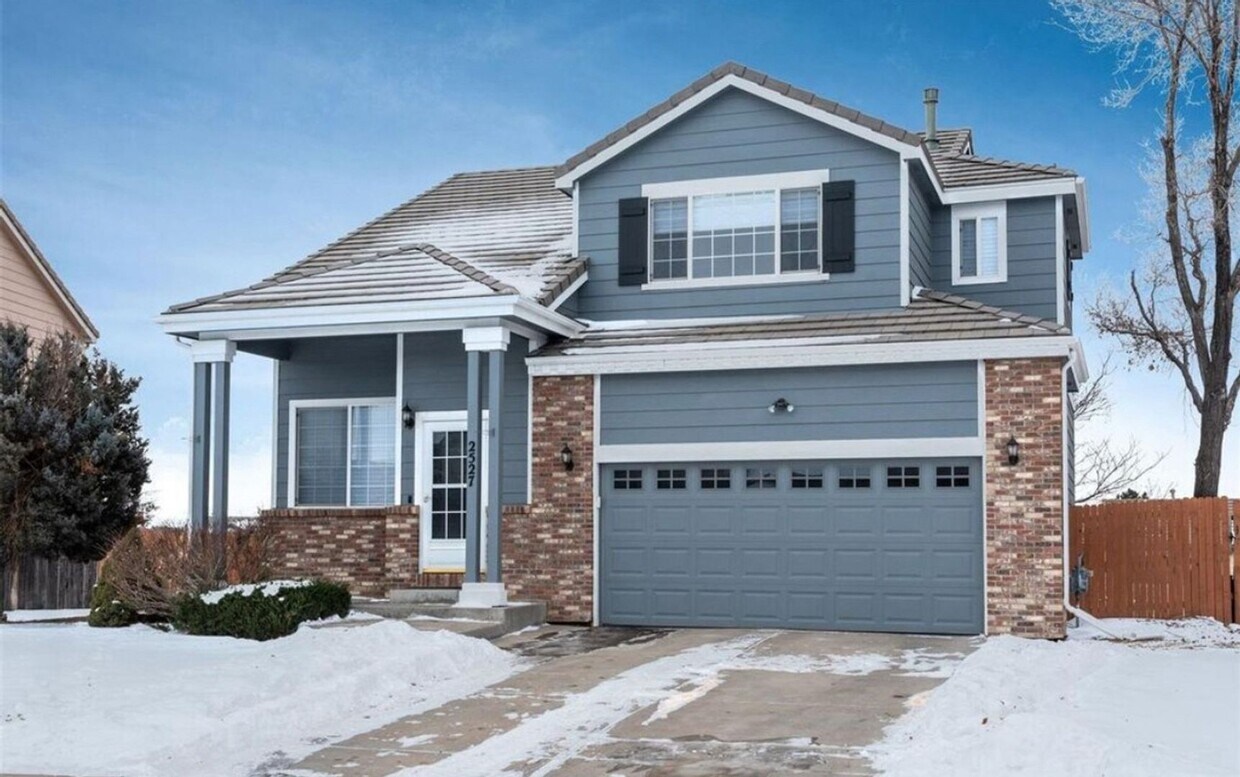Spacious 5 BR House in Aurora - Spacious 5 BR House in Aurora