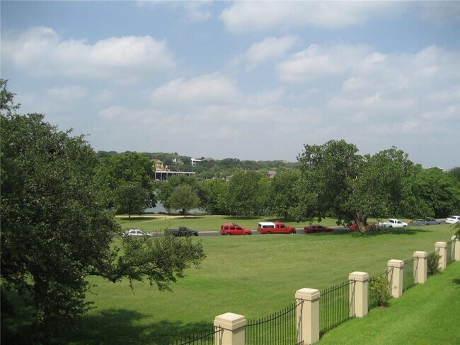 Foto del edificio - 40 N Interstate Hwy 35