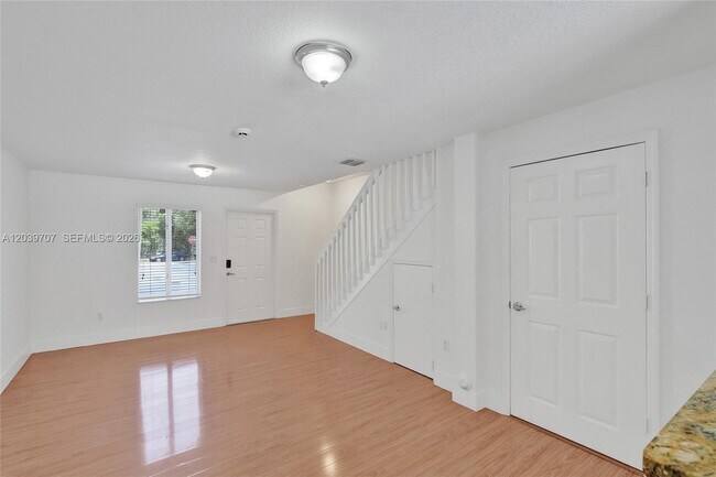 Building Photo - 990 NW 78th Ave