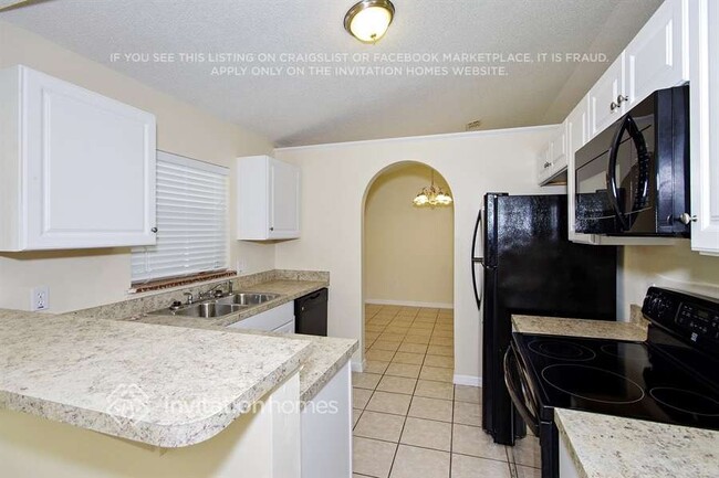 Building Photo - 1000 Turtle Creek Dr