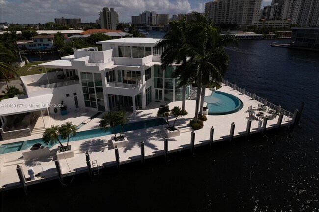 Foto del edificio - 2890 NE 28th St