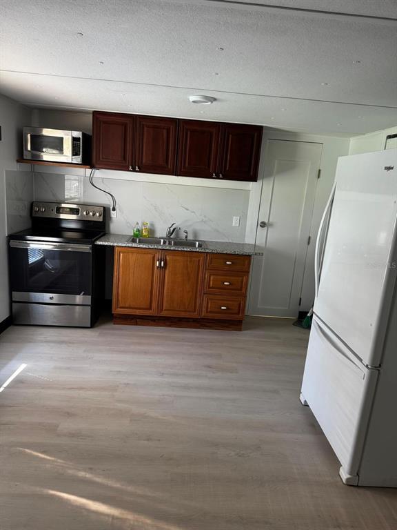 Foto del edificio - 15482 Mapletree Dr