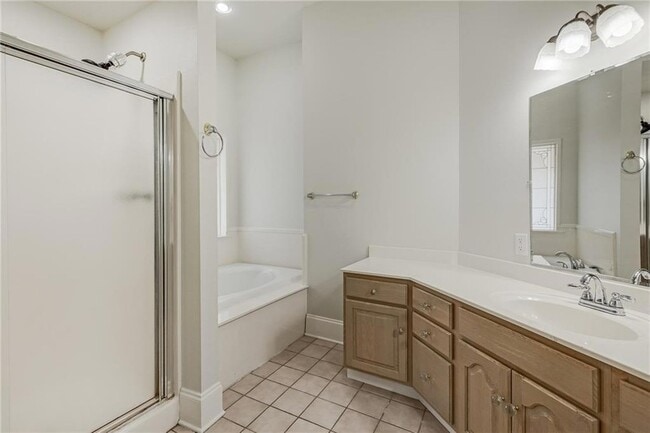 Building Photo - 304 Mistletoe Dr