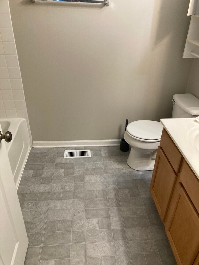 Foto del edificio - 2835 Rutland Cir