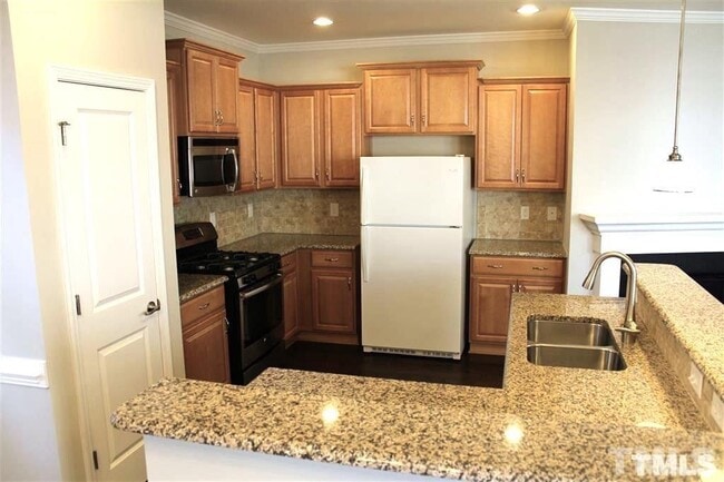 Building Photo - Beautiful 3BR Home in Desirable Kitts Creek RTP Location - MASTER DOWN