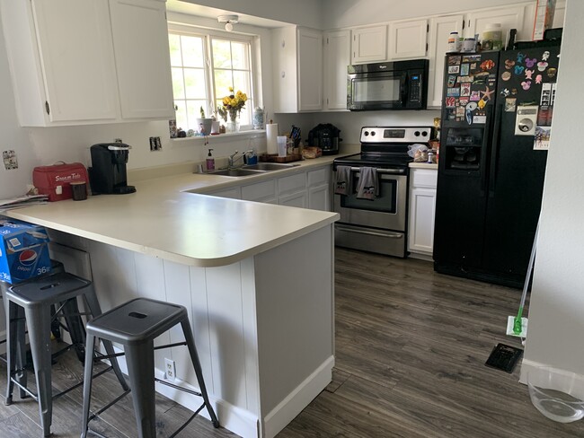 Kitchen - 1818 S Quebec Way