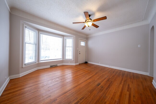 Building Photo - 3531-2 1/2 2 1/2 St NE