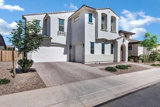 Foto del edificio - Spacious 5 Bedroom Home for Rent in East Mesa