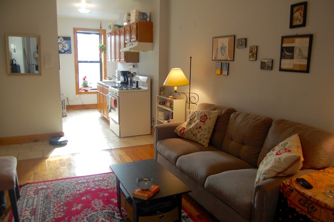 Living room - 138 Scholes St