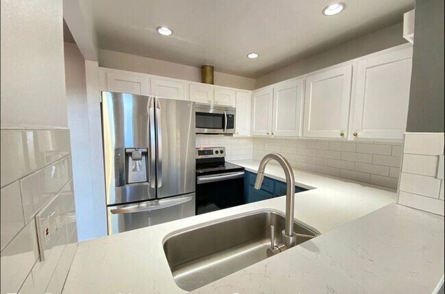 Foto del edificio - Gorgeous 2 bedroom Condo - Move In Ready!