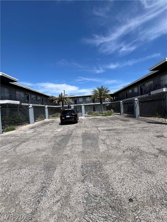 Foto del edificio - 412 W Monroe Ave