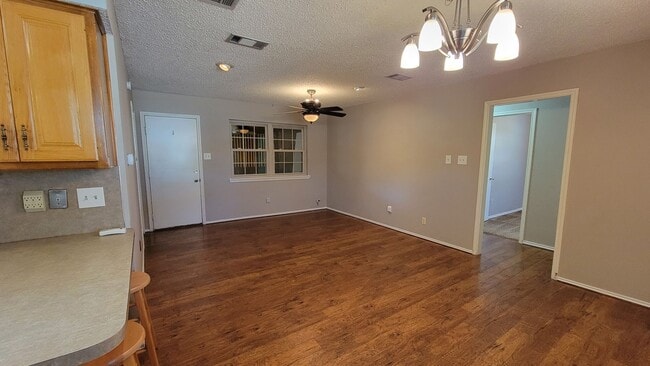 Building Photo - Awesome 3/2/1 with a carport in Wolfforth