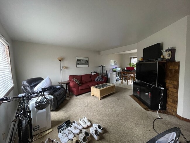 Building Photo - 1624 Azalea Dr