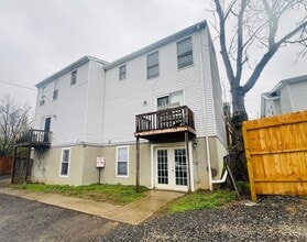 Building Photo - 1107-1111 Burns St Building Photo - 1107-1111 Burns St