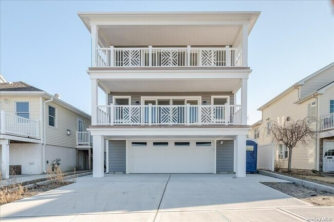 Building Photo - 242 W Bay Dr