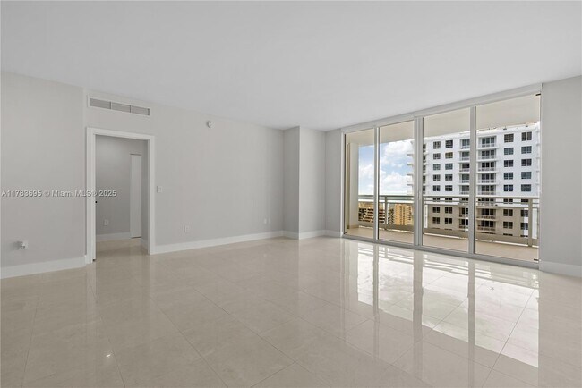 Foto del edificio - 901 Brickell Key Blvd