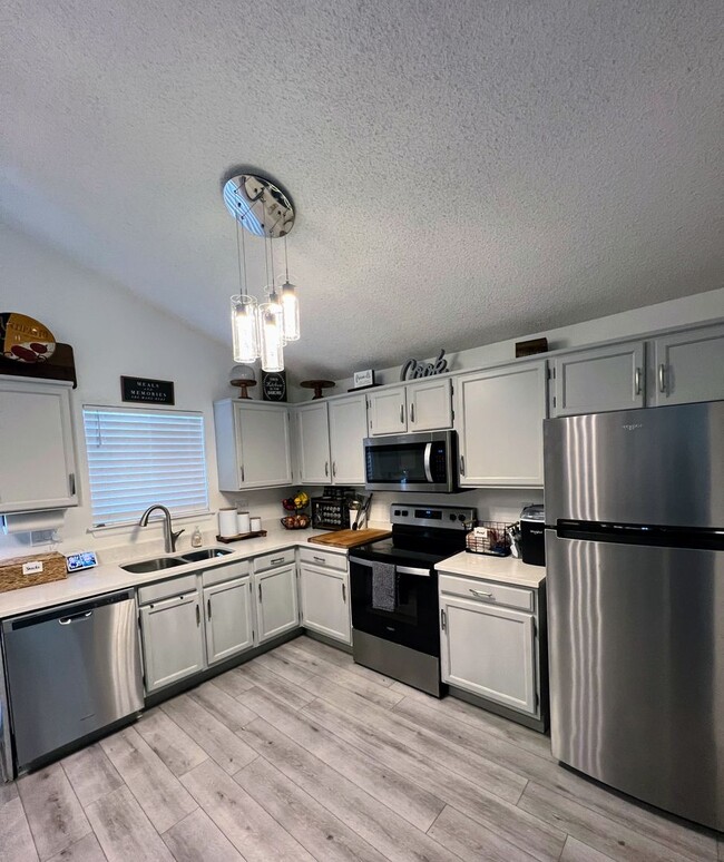 Building Photo - Delightful Single Family Home in Littleton
