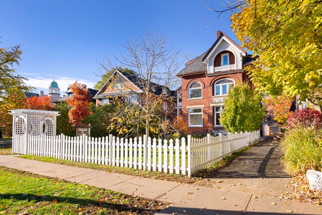 Building Photo - 178 High Park Av