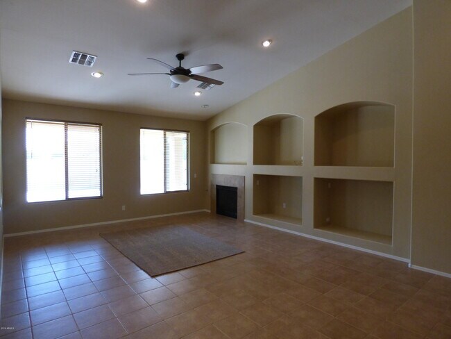 Foto del edificio - 15161 W Campbell Ave