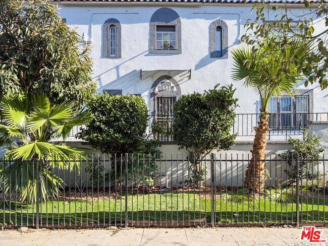 Foto del edificio - 504 S Rampart Blvd