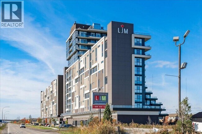 Photo du bâtiment - 550 N Service Rd