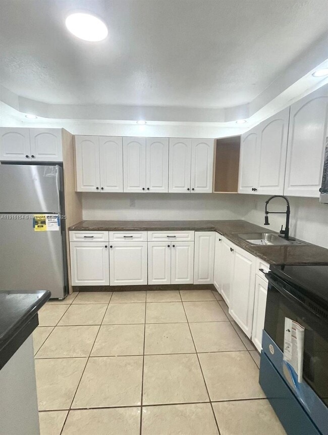 Foto del edificio - 800 NE 199th St