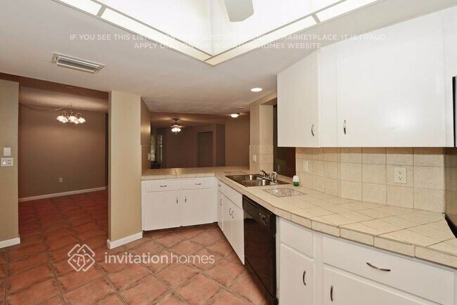 Foto del edificio - 5100 Summerwood Ct