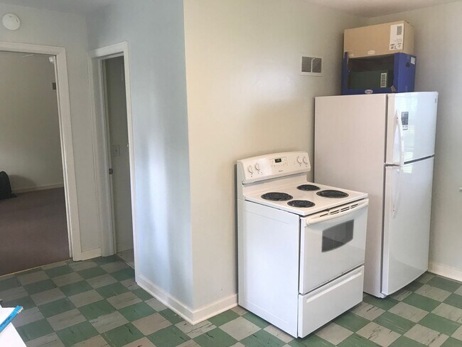 Building Photo - $700.00 1 Bedroom Studio